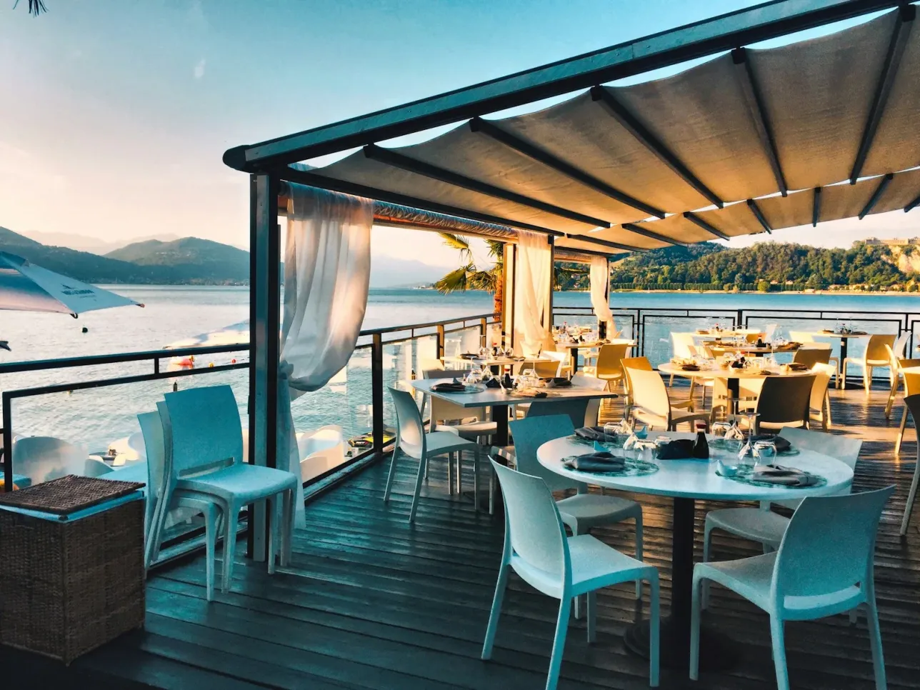 Restoranın sıcak ve sakin atmosferi